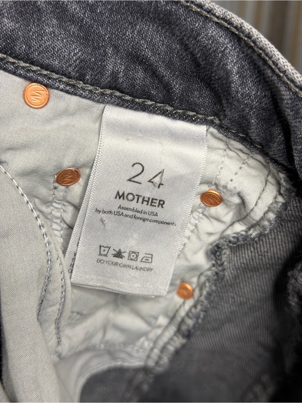 MOTHER The Half Pipe Flood High Rise Jeans in Outta Sight washed Black Denim - Picture 5 of 6